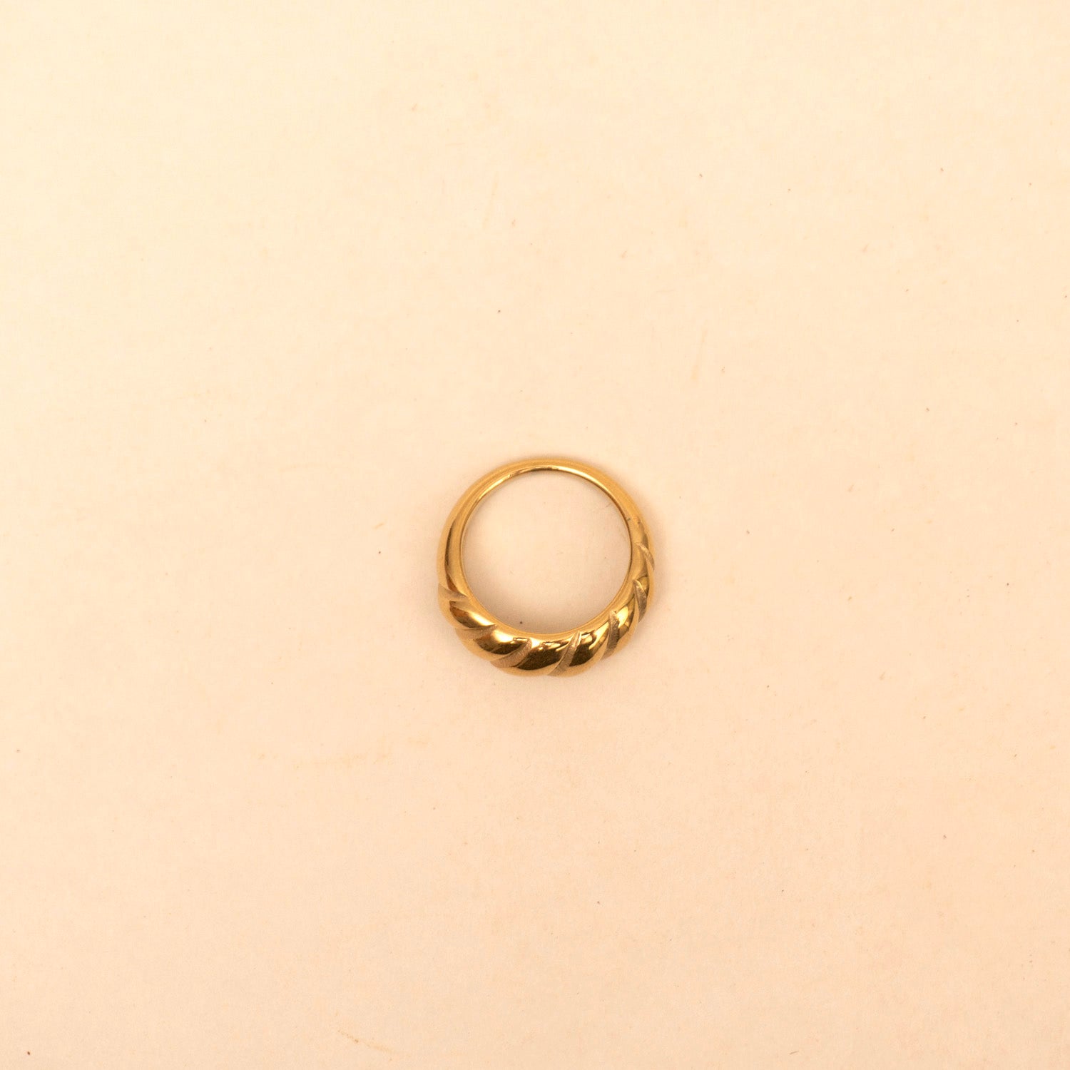 Crossiant Ring