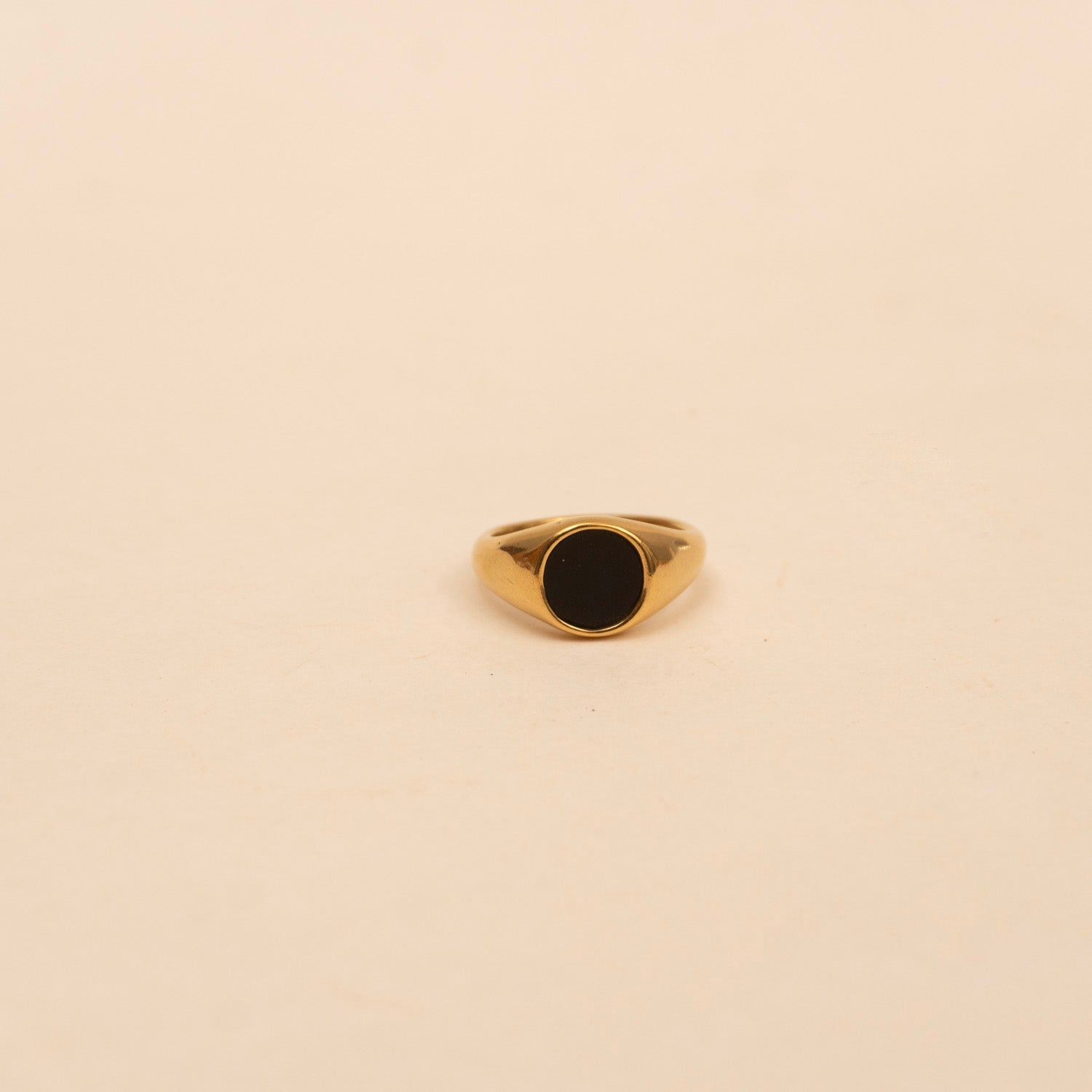 Golden Noir Oval Ring