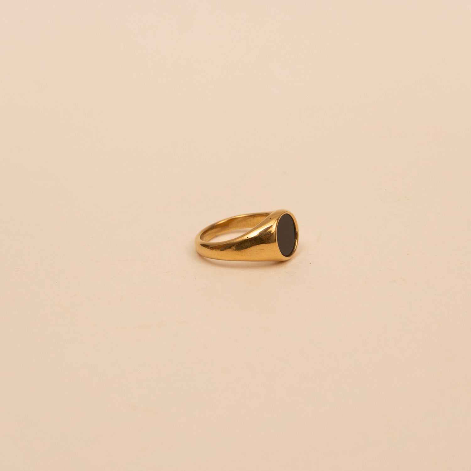 Golden Noir Oval Ring