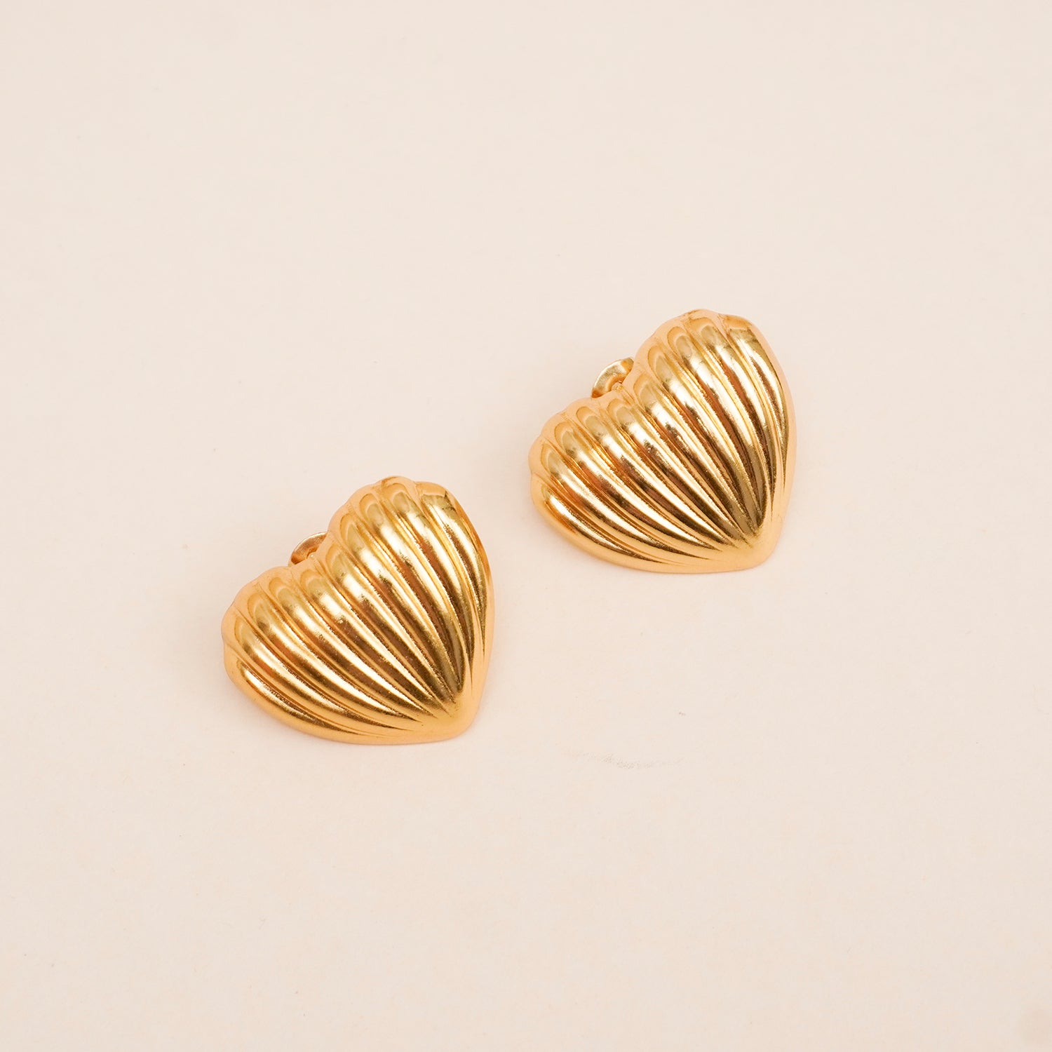Old Money Heart Earrings - Diah & Co