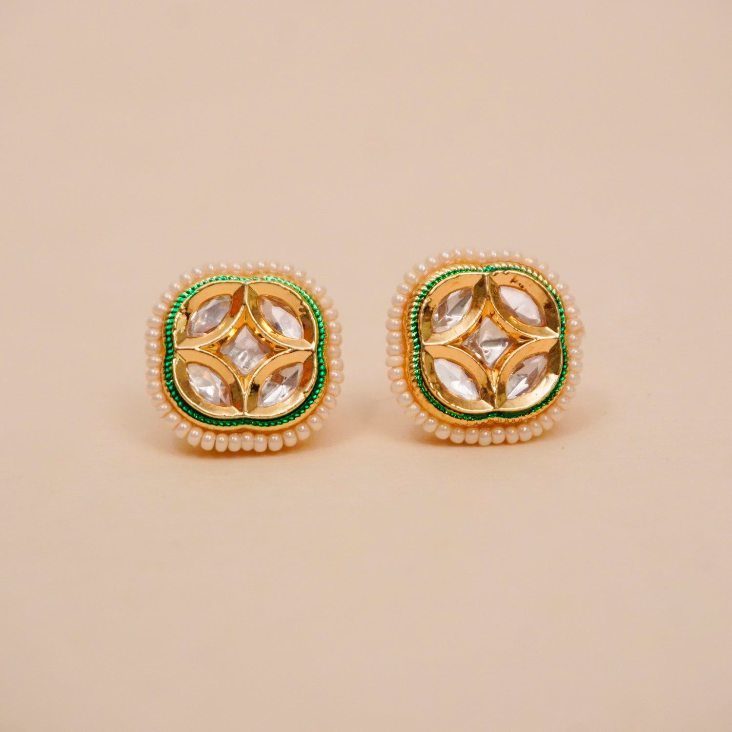 Gulnaar Studs
