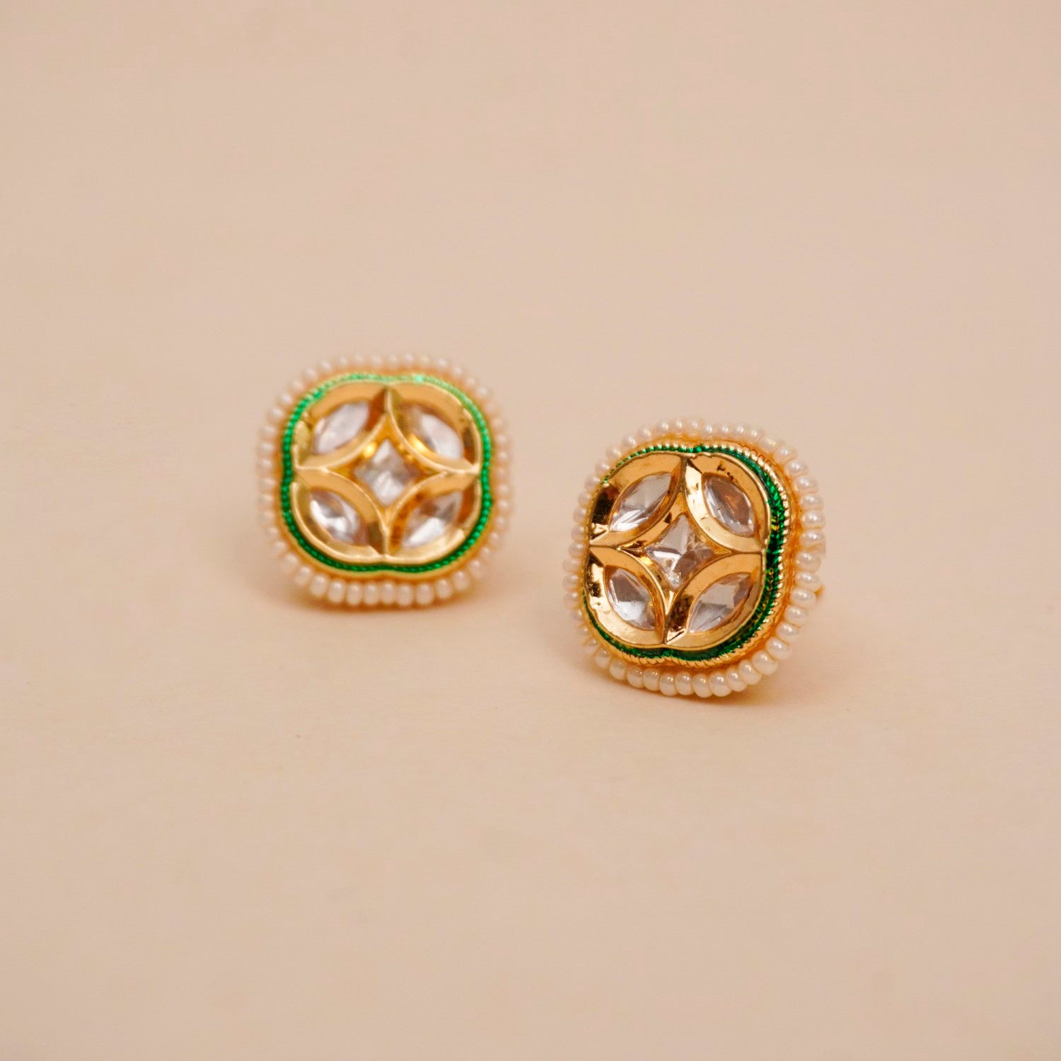Gulnaar Studs