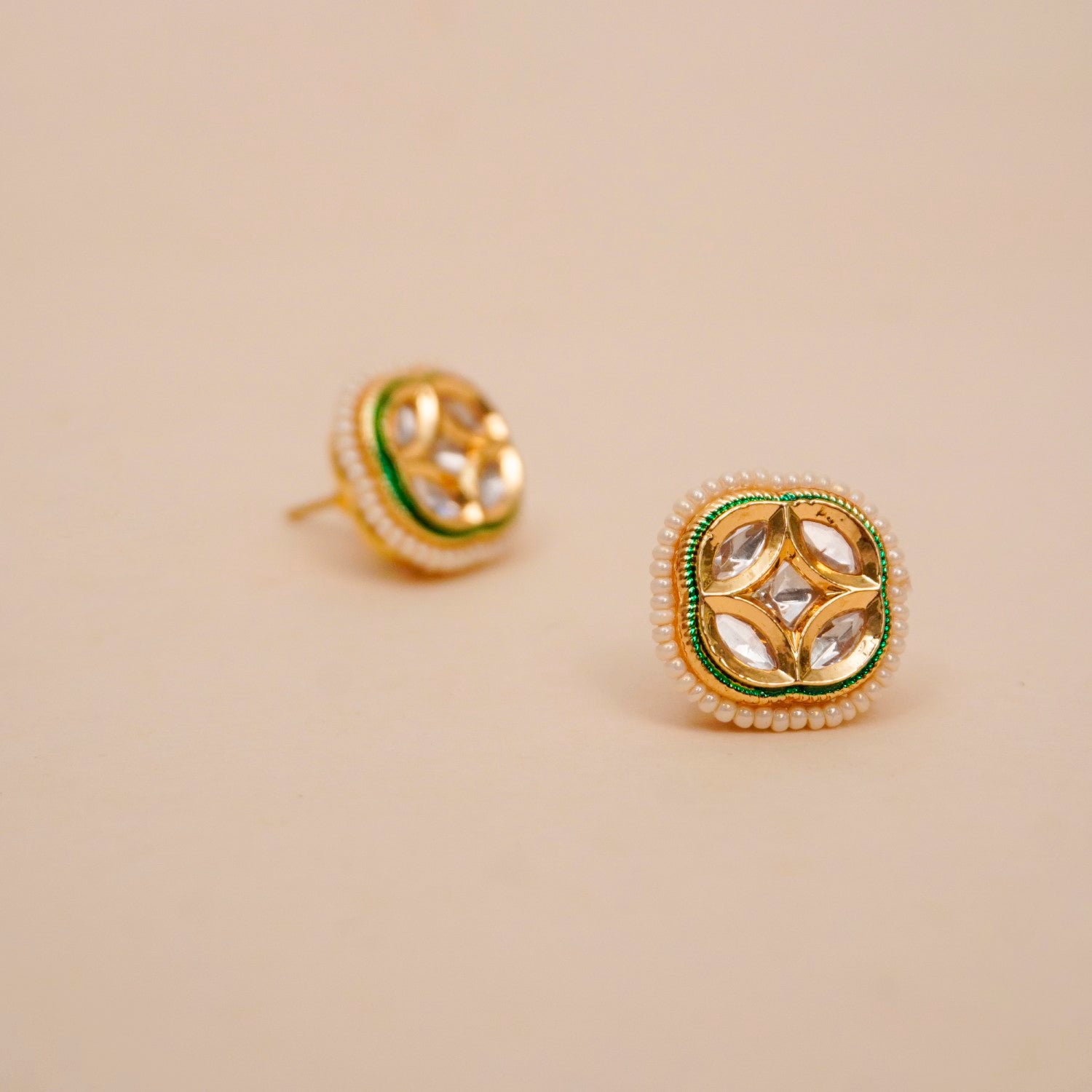 Gulnaar Studs