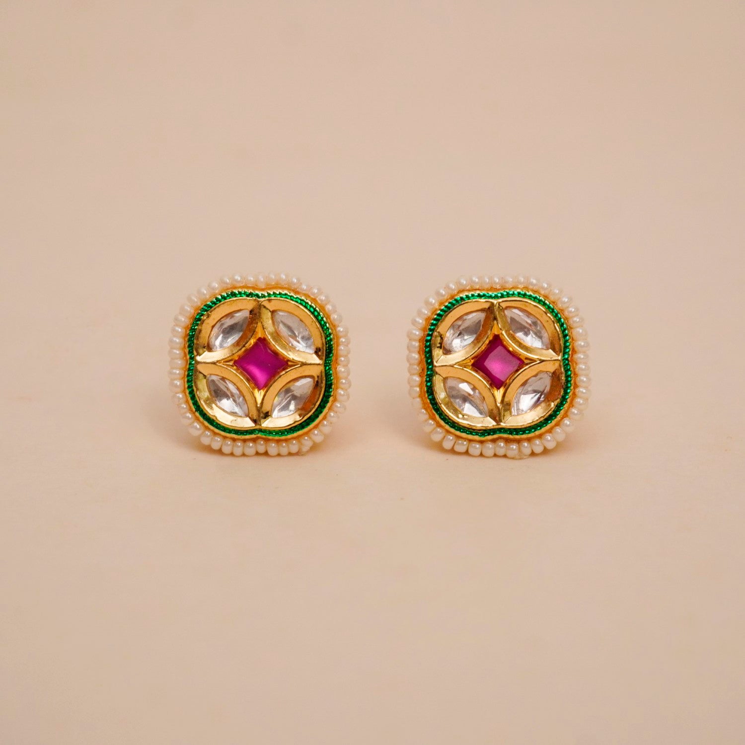 Gulnaar Studs
