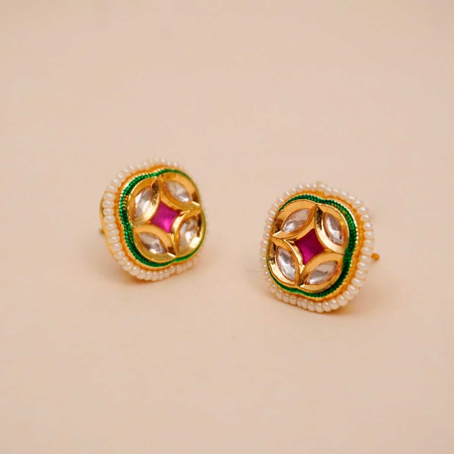 Gulnaar Studs