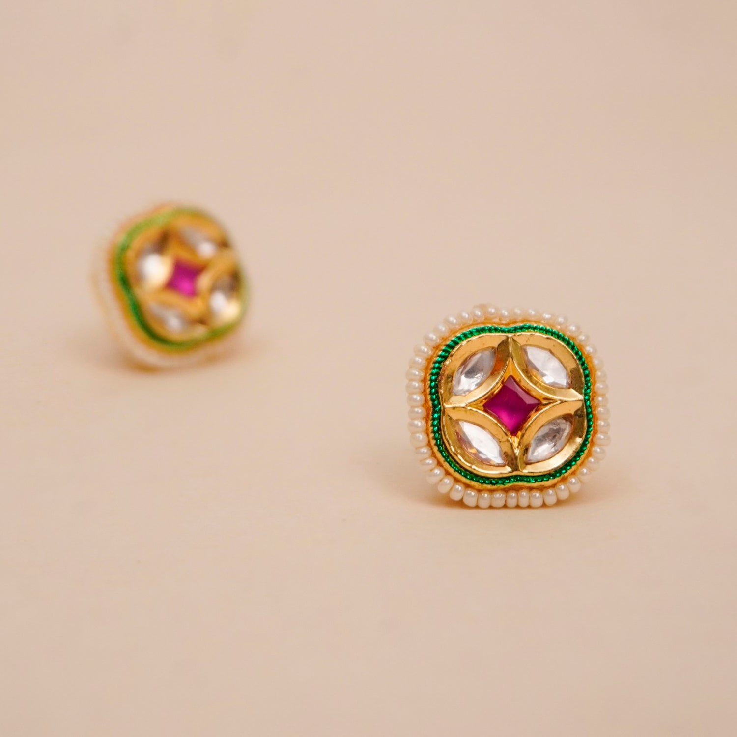 Gulnaar Studs