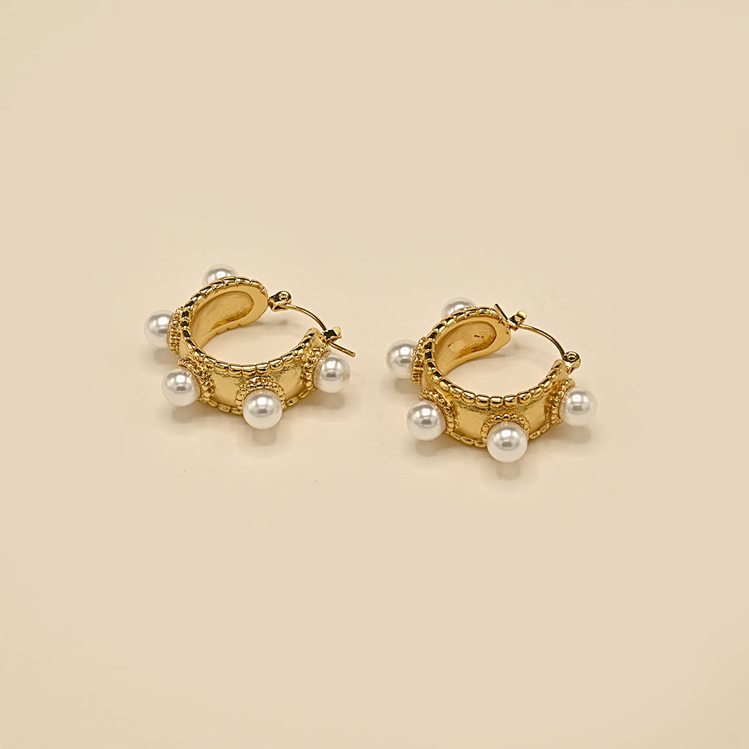 Chunky pearl earrings